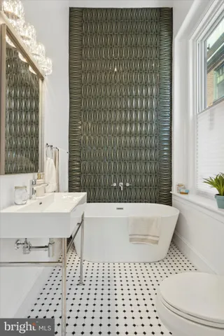 $985,000 | 1716 Spruce Street, Unit 1, Philadelphia, PA 19103