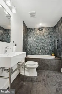 $985,000 | 1716 Spruce Street, Unit 1, Philadelphia, PA 19103