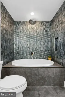 $985,000 | 1716 Spruce Street, Unit 1, Philadelphia, PA 19103