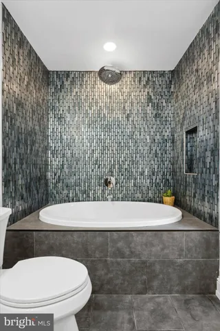 $985,000 | 1716 Spruce Street, Unit 1, Philadelphia, PA 19103