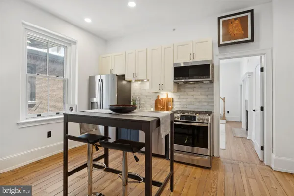 $985,000 | 1716 Spruce Street, Unit 1, Philadelphia, PA 19103