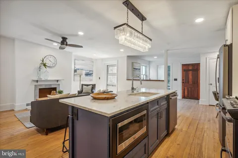 $985,000 | 1716 Spruce Street, Unit 1, Philadelphia, PA 19103