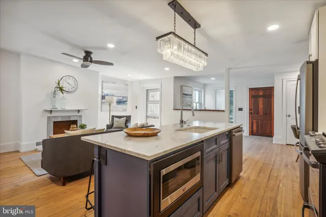 $985,000 | 1716 Spruce Street, Unit 1, Philadelphia, PA 19103