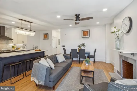 $985,000 | 1716 Spruce Street, Unit 1, Philadelphia, PA 19103