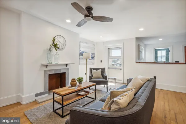 $985,000 | 1716 Spruce Street, Unit 1, Philadelphia, PA 19103