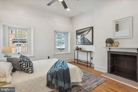 $985,000 | 1716 Spruce Street, Unit 1, Philadelphia, PA 19103