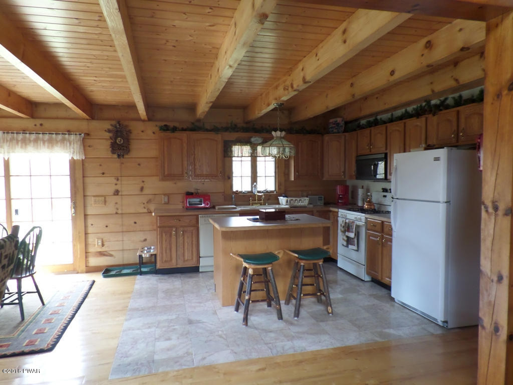 136 Sawmill Road Greentown, PA 18426 - Photo 7 of 40 Kitchen