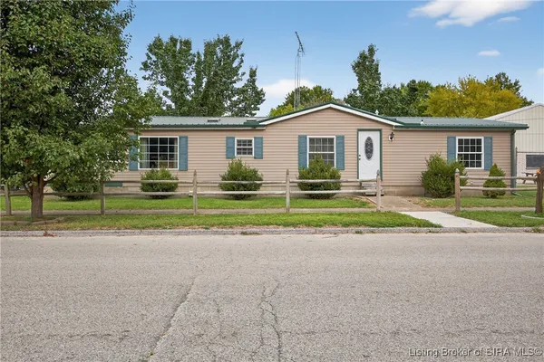 $225,000 | 41 Southeast Mccammon Street, Sullivan, IN 47882