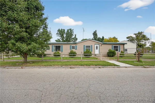 $225,000 | 41 Southeast Mccammon Street, Sullivan, IN 47882