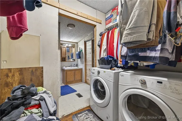 $225,000 | 41 Southeast Mccammon Street, Sullivan, IN 47882