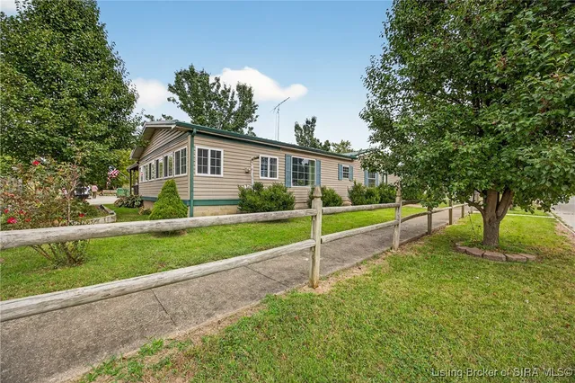 $225,000 | 41 Southeast Mccammon Street, Sullivan, IN 47882