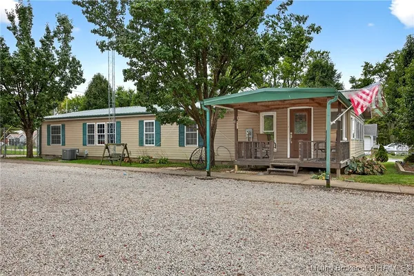 $225,000 | 41 Southeast Mccammon Street, Sullivan, IN 47882