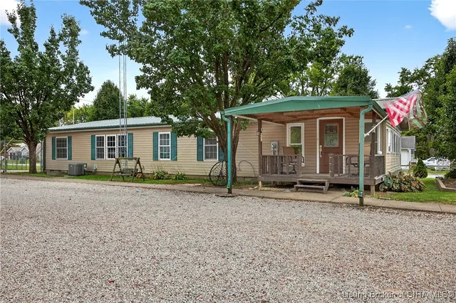 $225,000 | 41 Southeast Mccammon Street, Sullivan, IN 47882