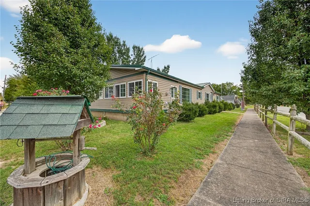 $225,000 | 41 Southeast Mccammon Street, Sullivan, IN 47882