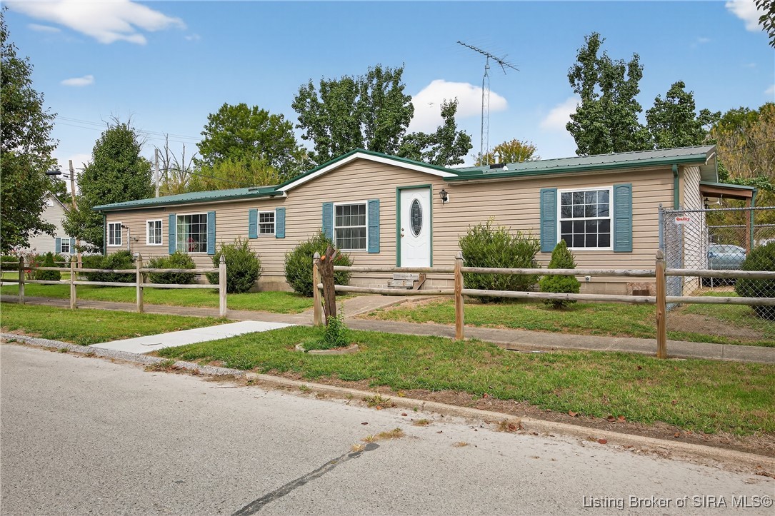 41 Southeast Mccammon Street Sullivan, IN 47882 - Photo 5 of 54