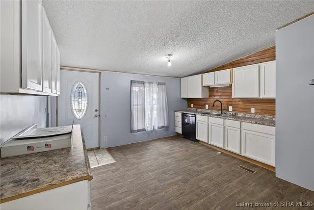 $225,000 | 41 Southeast Mccammon Street, Sullivan, IN 47882