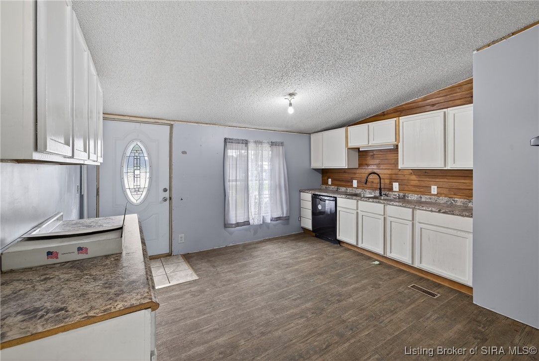 41 Southeast Mccammon Street Sullivan, IN 47882 - Photo 7 of 54