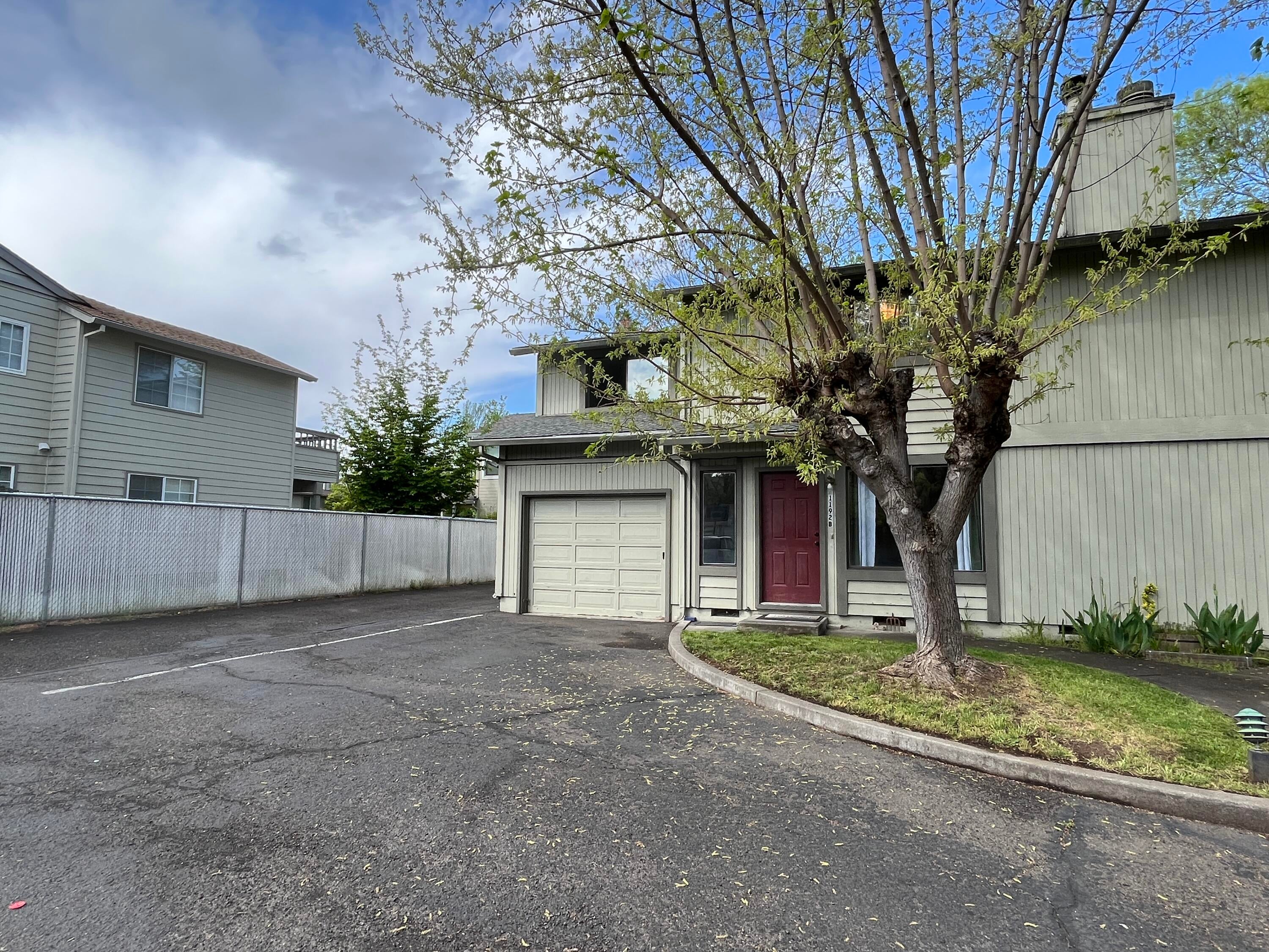 1192 Morrow Road, Unit B Medford, OR 97504 - Photo 4 of 28 4
