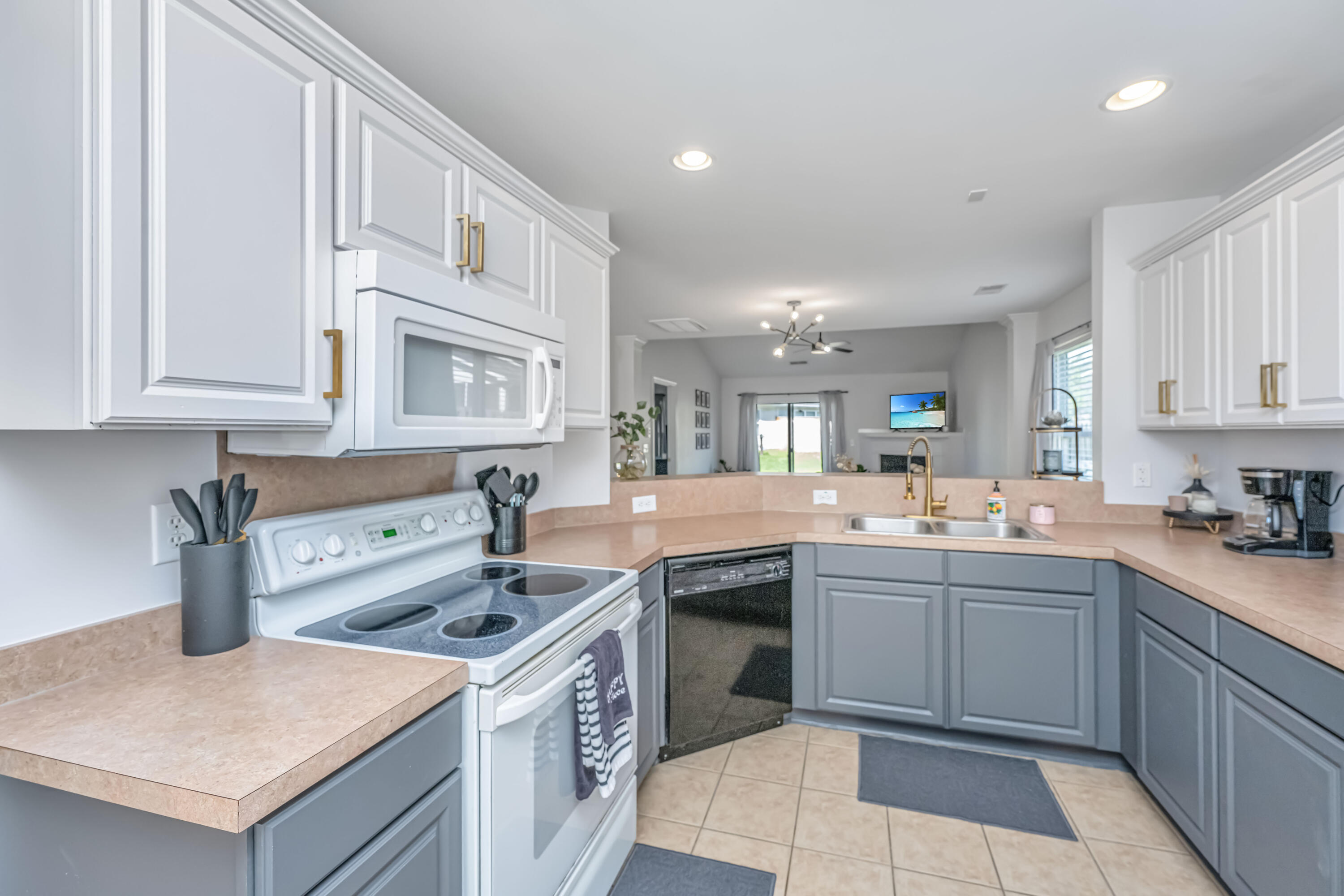 1209 River Rock Road Hanahan, SC 29410 - Photo 16 of 57 145475F4-0CD3-4BEB-9305-0717DE3F94DC
