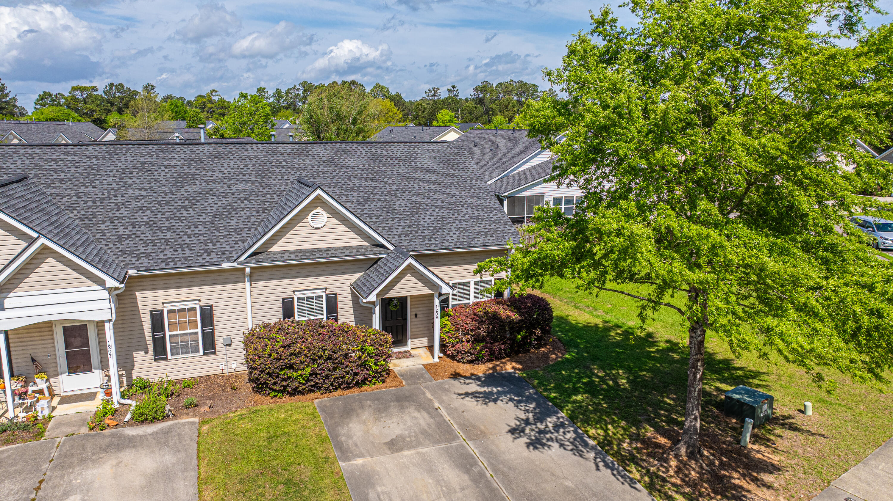 1209 River Rock Road Hanahan, SC 29410 - Photo 34 of 57 1A309666-9A13-47C6-AE05-5135750A8C5B