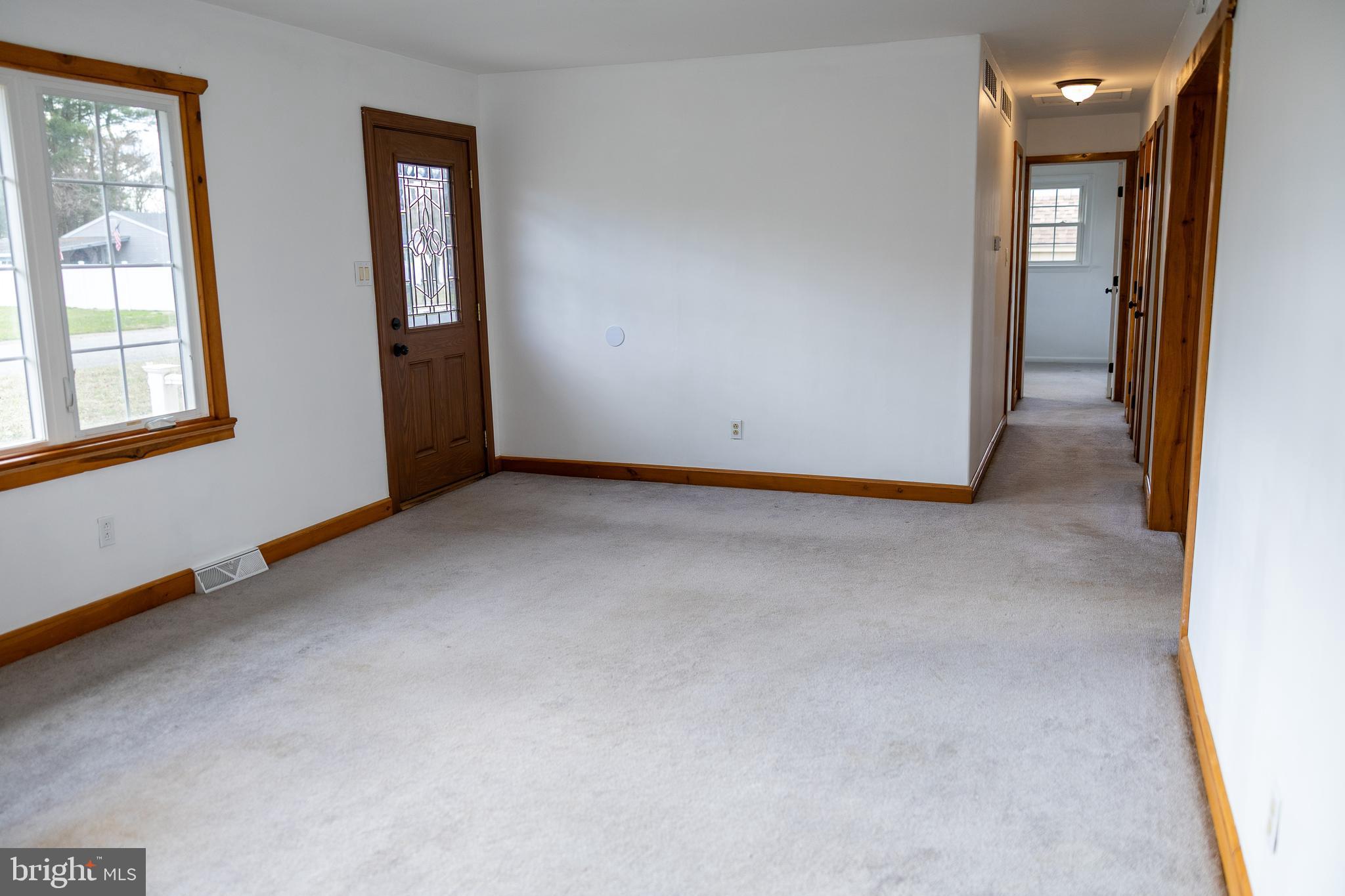 118 Grandview Drive Bridgeton, NJ 08302 - Photo 12 of 46 an empty room with windows and closet