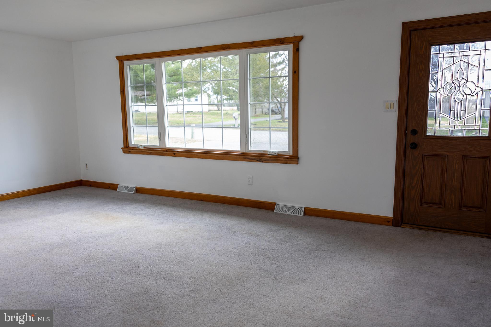 118 Grandview Drive Bridgeton, NJ 08302 - Photo 14 of 46 an empty room with windows