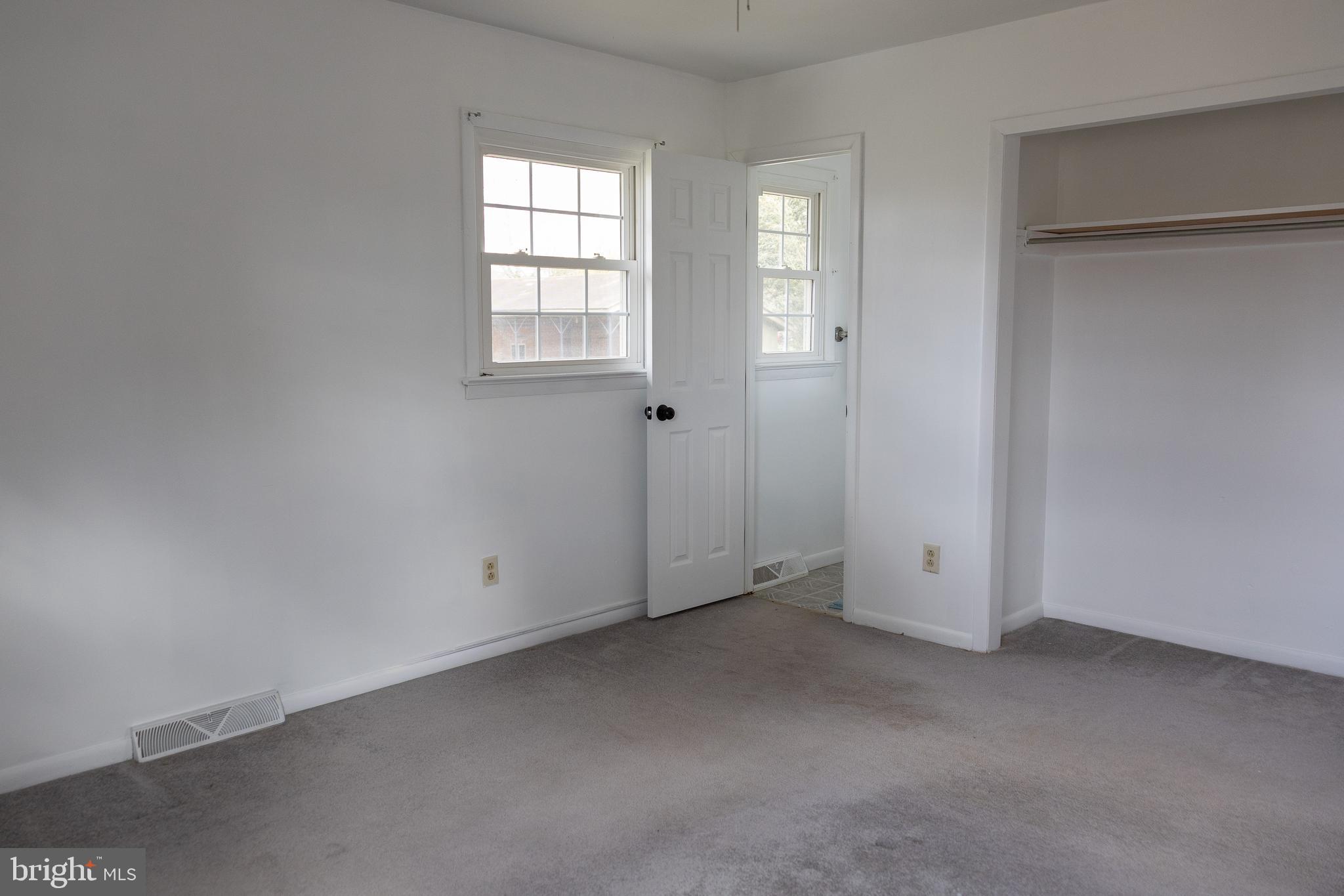 118 Grandview Drive Bridgeton, NJ 08302 - Photo 21 of 46 an empty room with windows