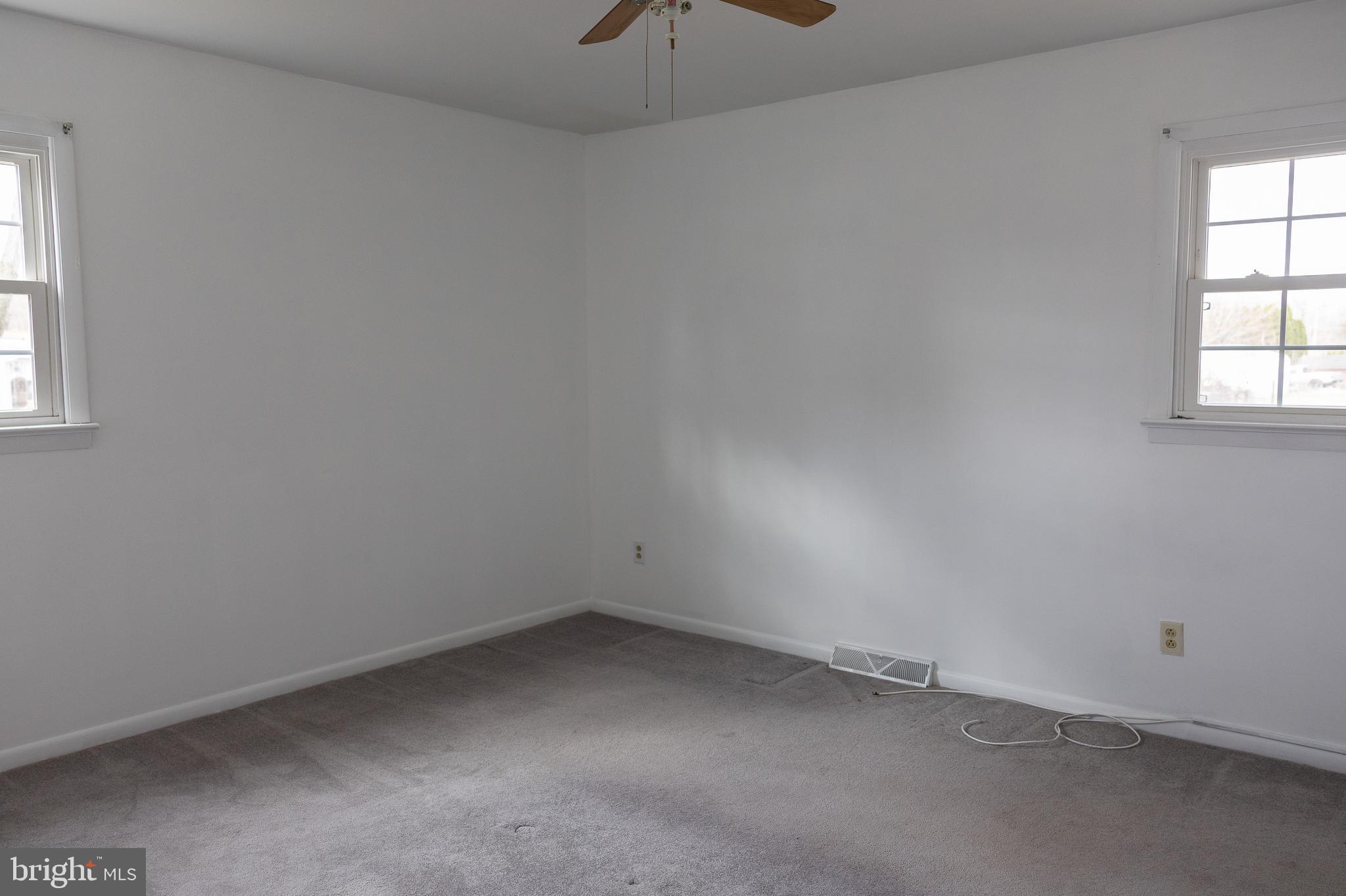 118 Grandview Drive Bridgeton, NJ 08302 - Photo 22 of 46 an empty room with a window