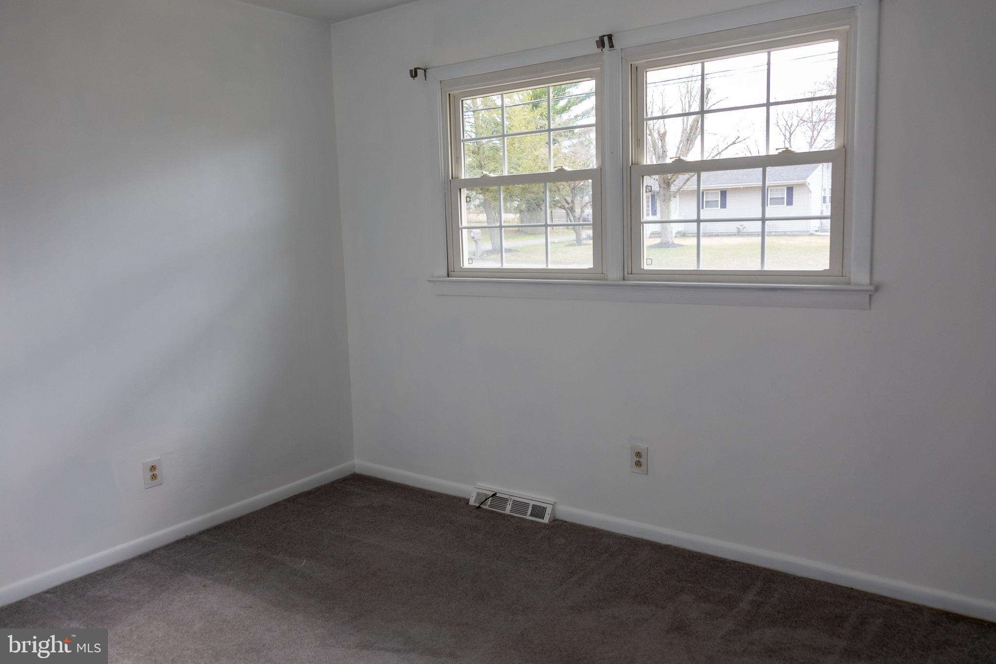 118 Grandview Drive Bridgeton, NJ 08302 - Photo 24 of 46 an empty room with a window