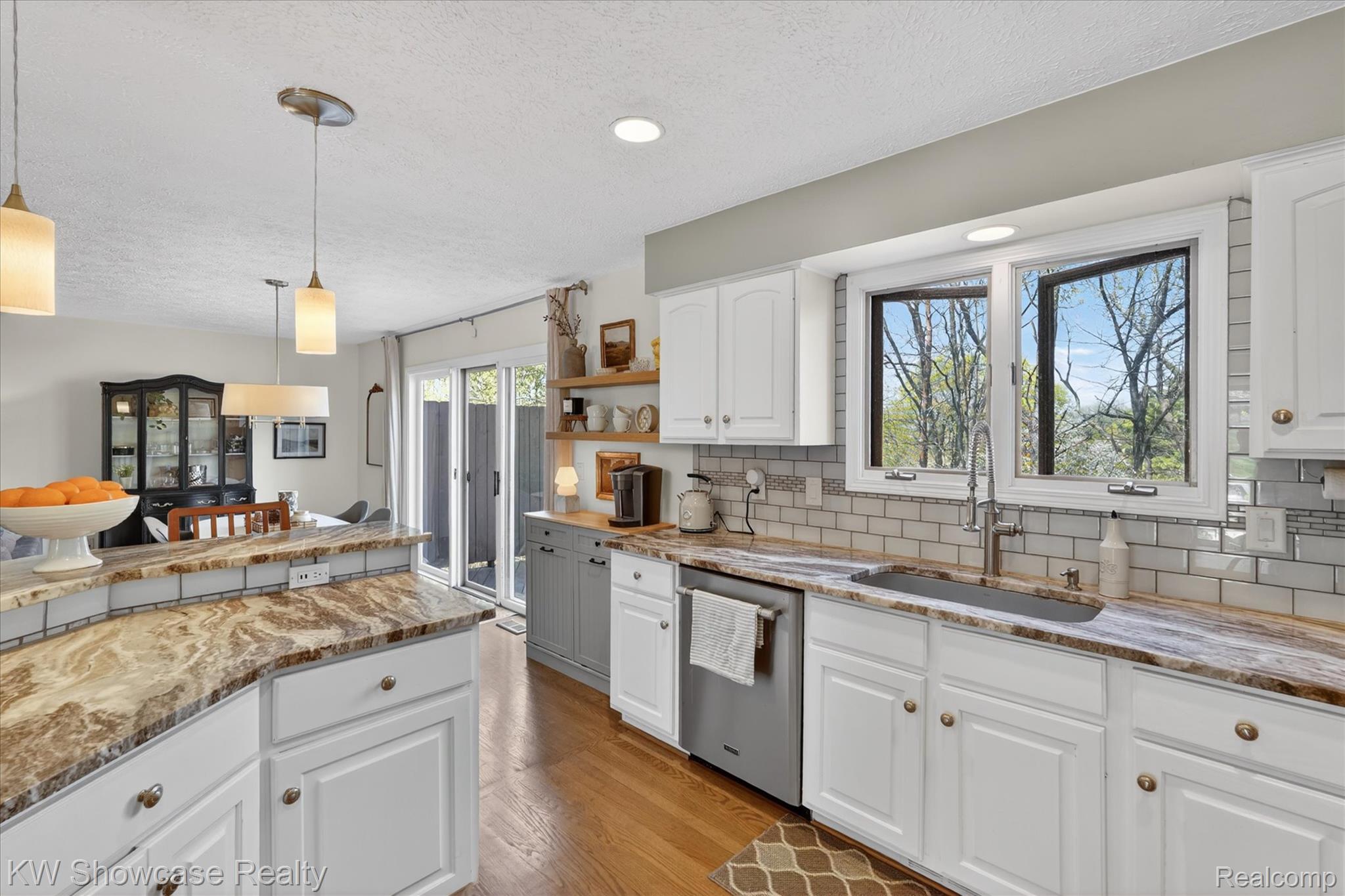 6626 Ridgeview Drive Clarkston, MI 48346 - Photo 2 of 35 This kitchen is fully updated and very functional.