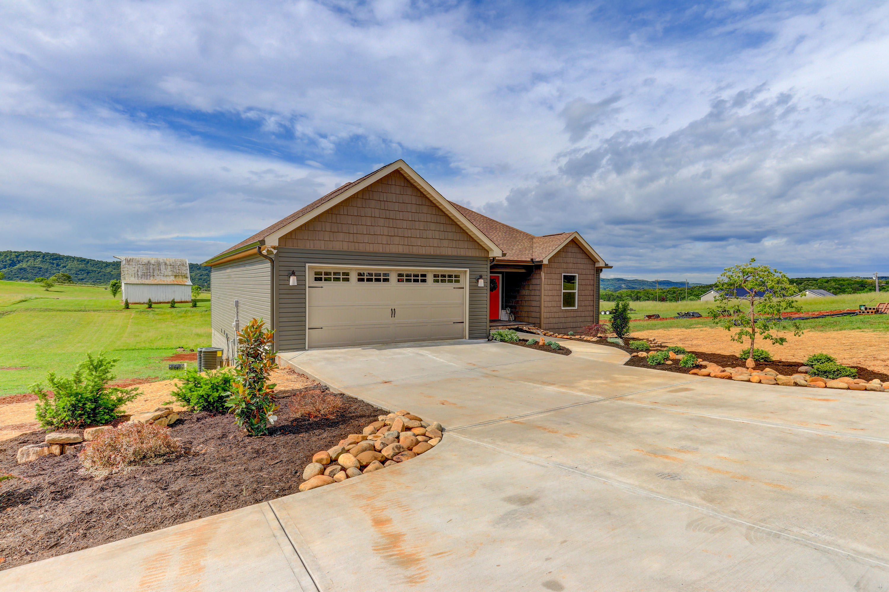 553 Kearney Road New Market, TN 37820 - Photo 2 of 37 Front Left Side