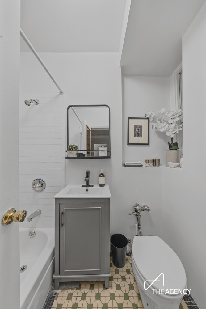 79 Perry Street, Unit 1B Manhattan, NY 10014 - Photo 6 of 13