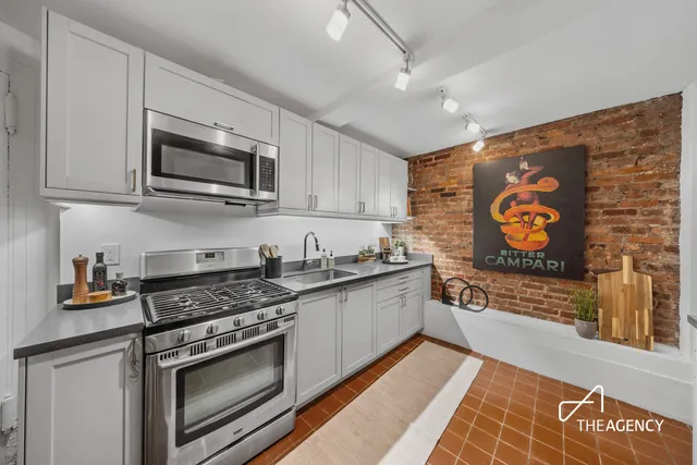 $945,000 | 79 Perry Street, Unit 1B | West Village