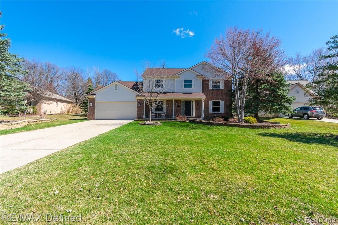 1083 Ridgeview Circle Lake Orion, MI 48362 - Photo 39 of 46 Beautiful lawn & landscaping