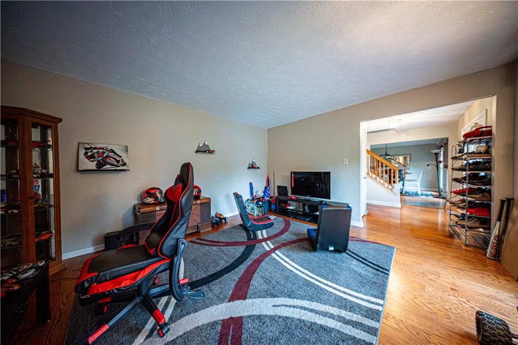 341 Indian Ridge Drive Coraopolis, PA 15108 - Photo 4 of 28 Gallery Image 4