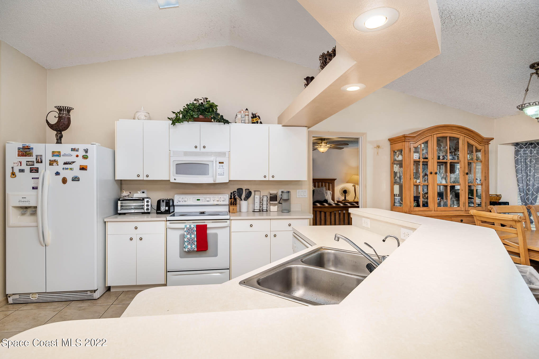 1384 Packer Road Southeast Palm Bay, FL 32909 - Photo 9 of 23 Kitchen