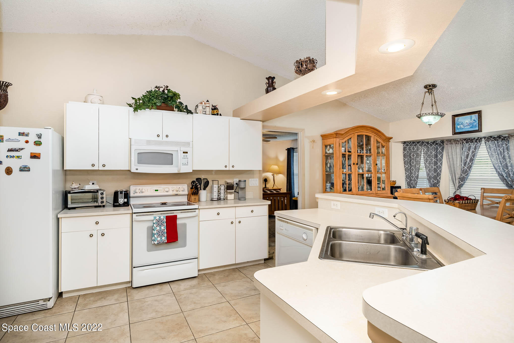 1384 Packer Road Southeast Palm Bay, FL 32909 - Photo 10 of 23 Kitchen 2