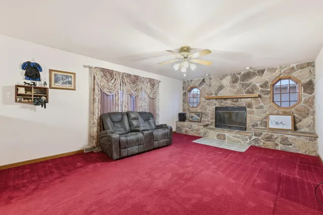 $778,900 | 22302 Church Road, Dover, WI 53139