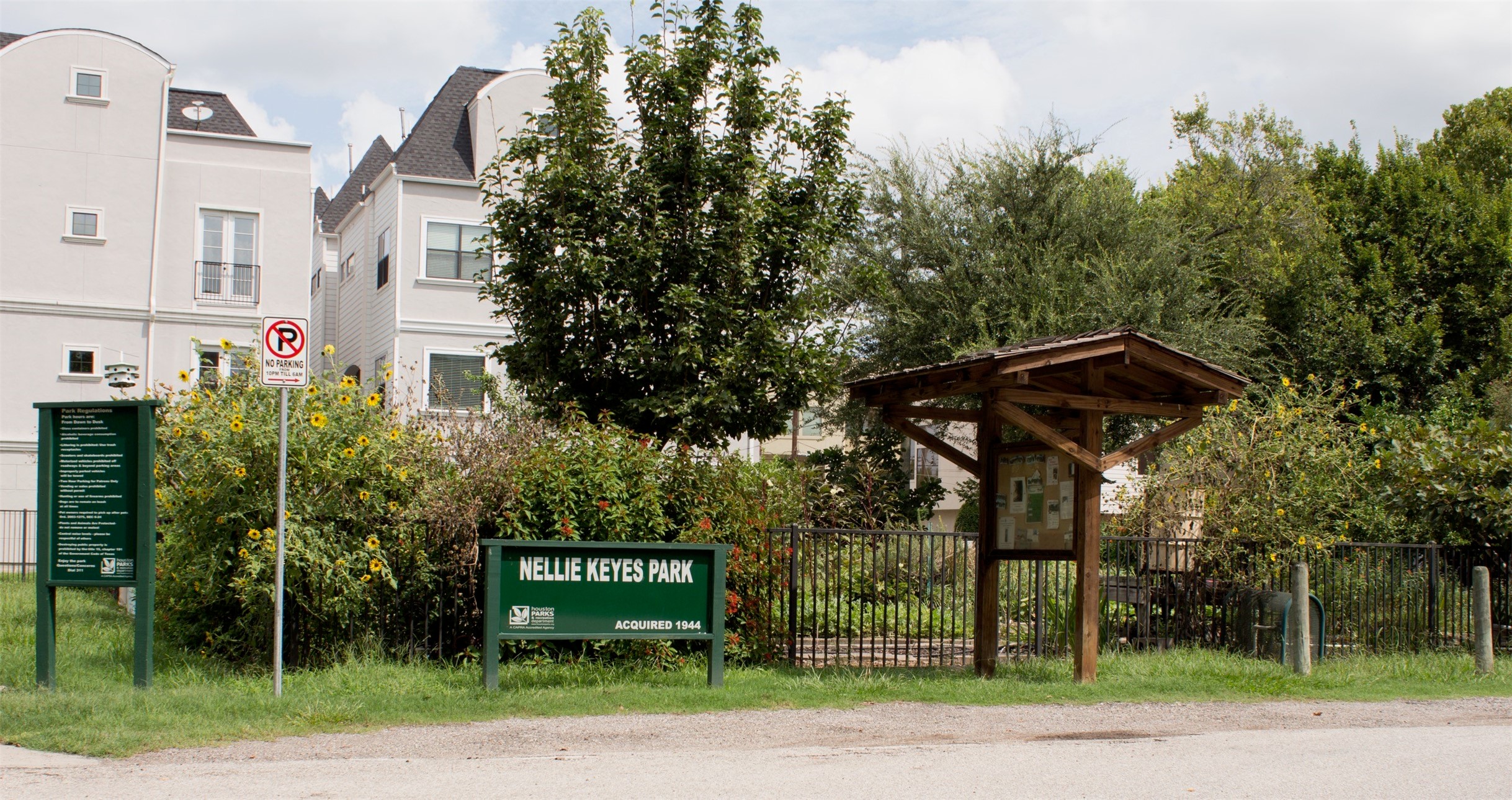711 Lester Street Houston, TX 77007 - Photo 34 of 39 a view of a chair and table in the garden