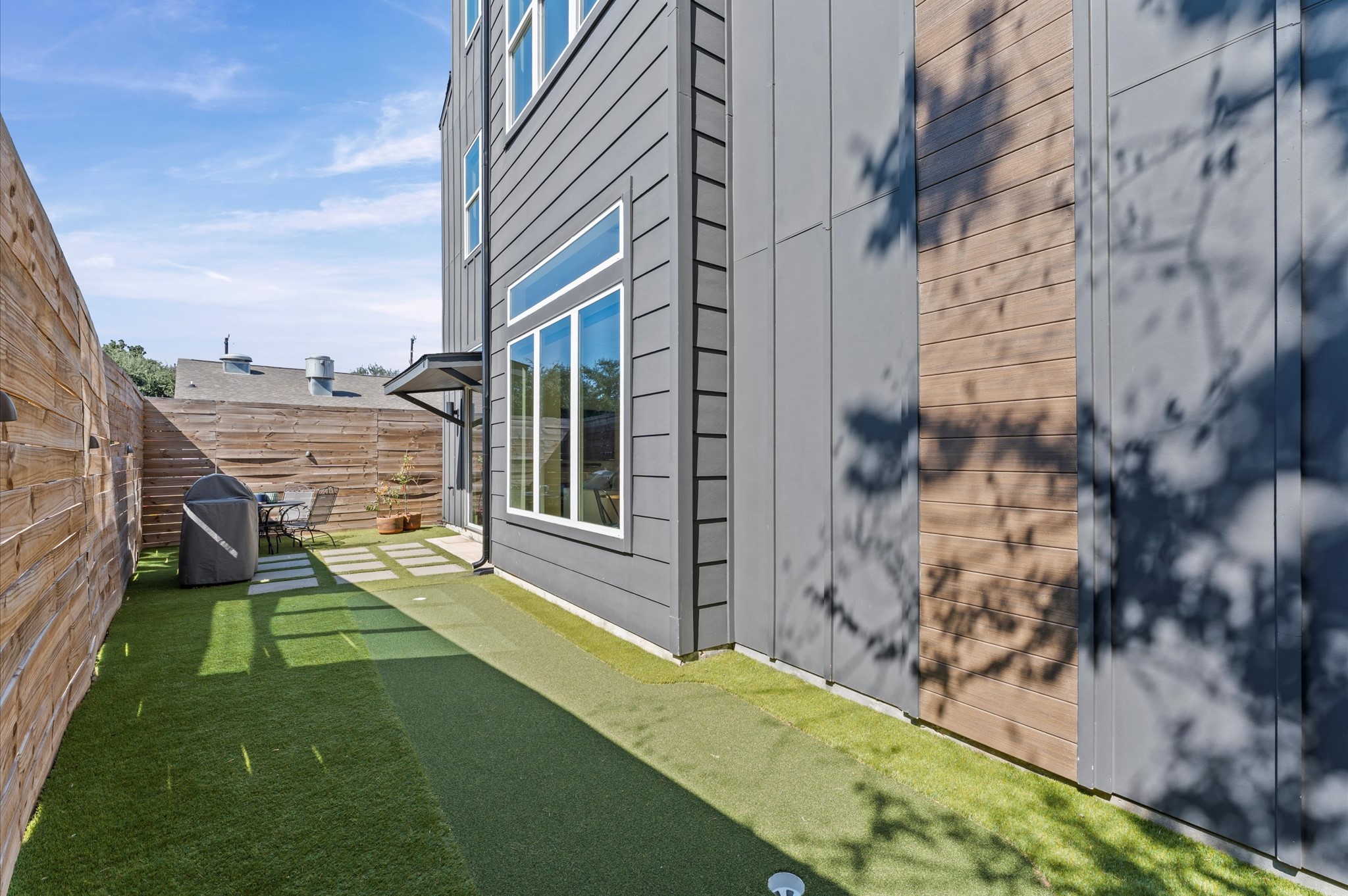 711 Lester Street Houston, TX 77007 - Photo 5 of 39 a view of a balcony with a yard