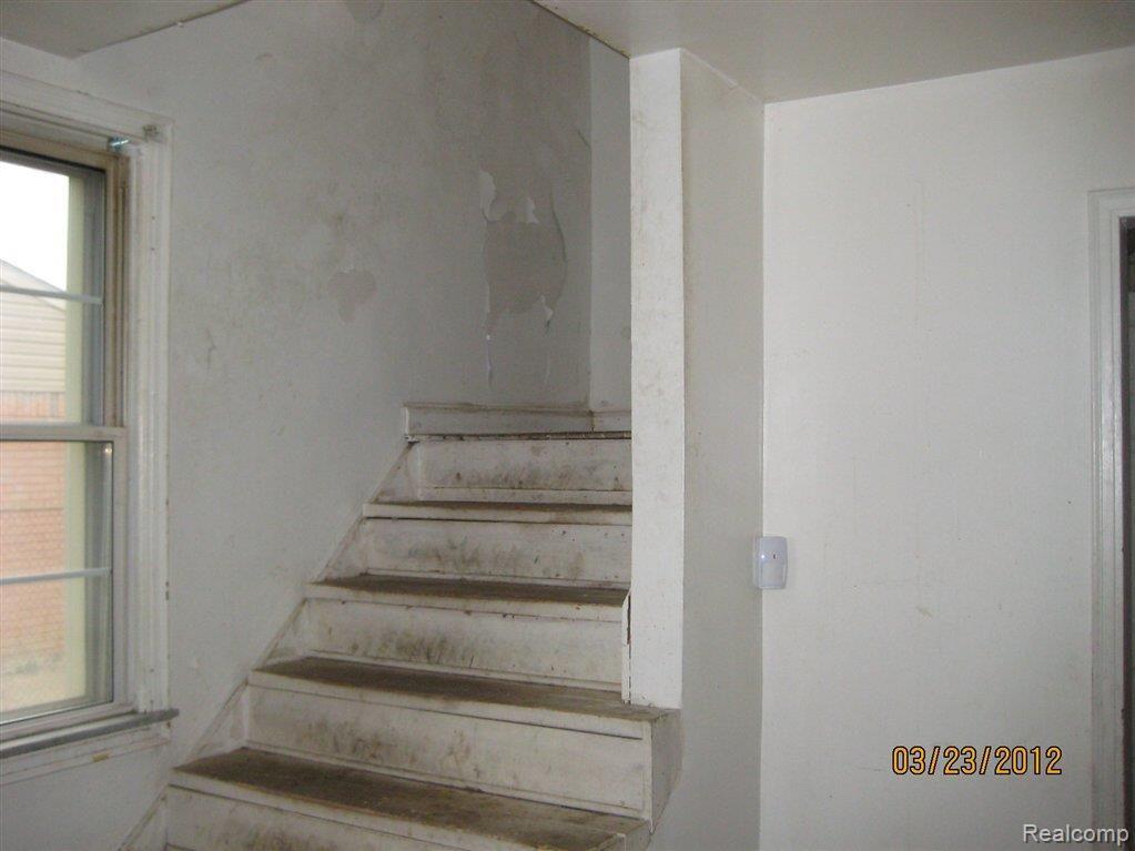 3943 Farnum Inkster, MI 48141 - Photo 13 of 15 staircase entry.JPG