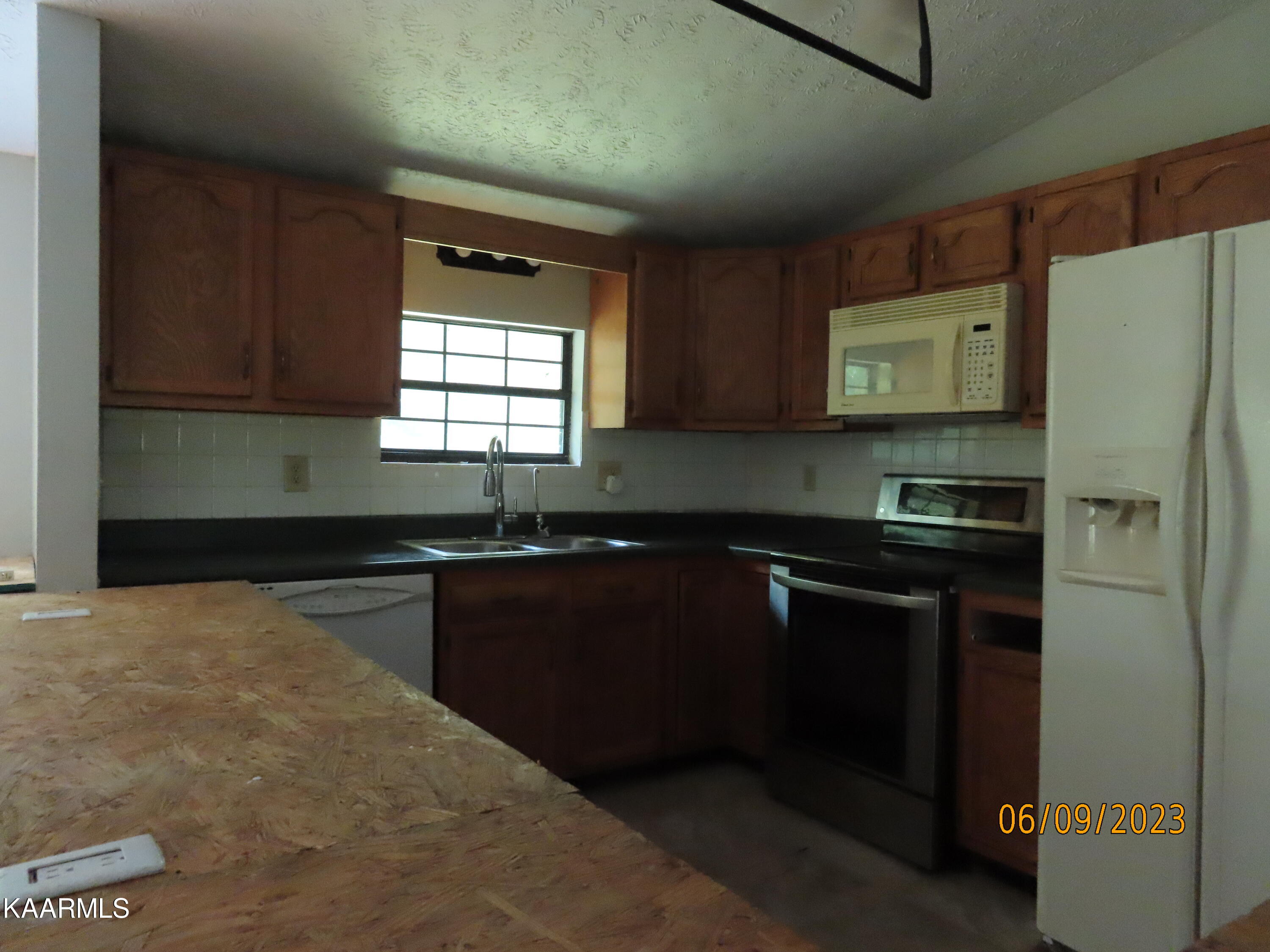 1908 Cove Pointe Road La Follette, TN 37766 - Photo 17 of 43 Kitchen