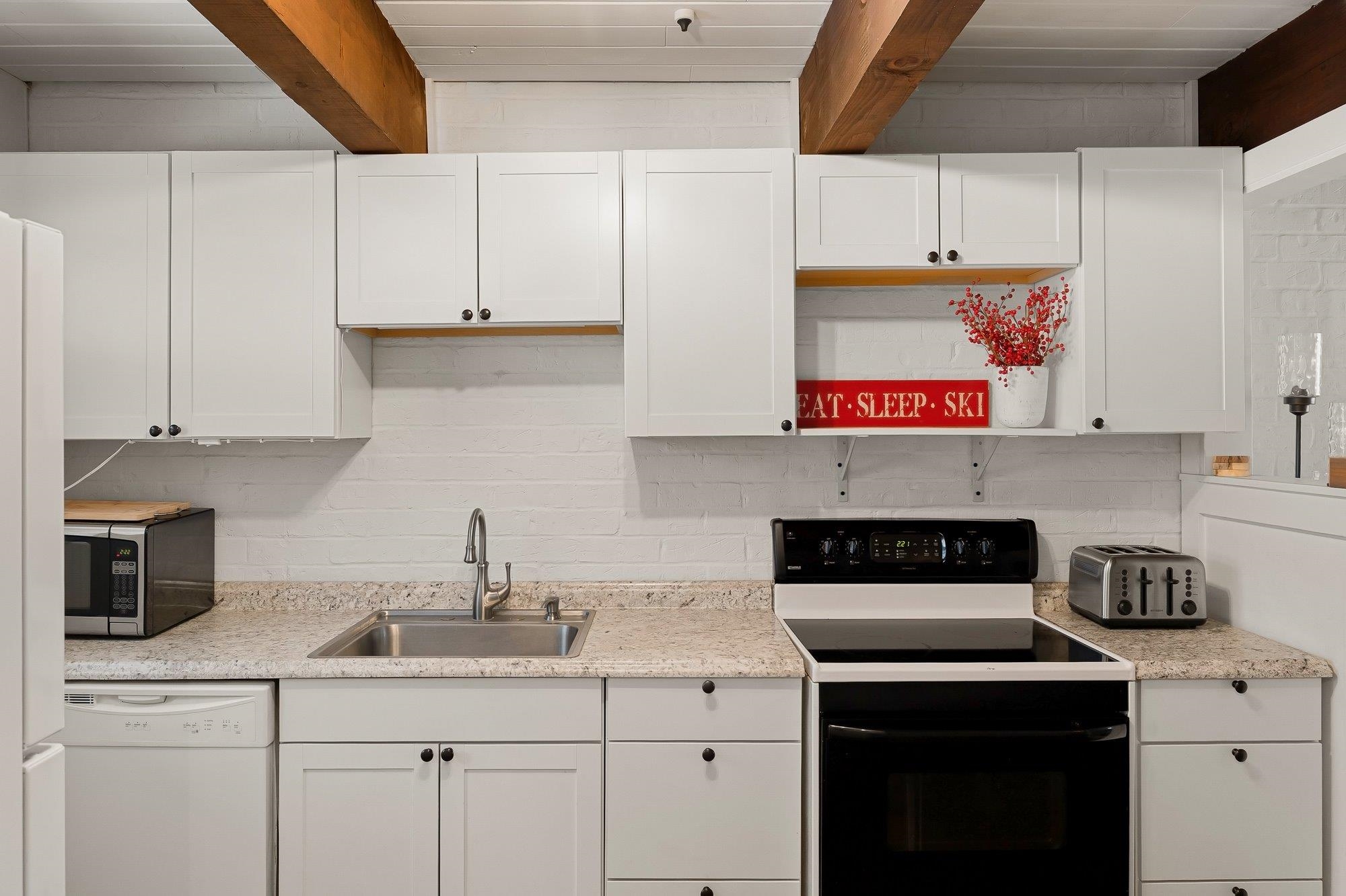 67 Fox Hill Road, Unit 3 Stowe, VT 05672 - Photo 11 of 36 Gallery Image 11