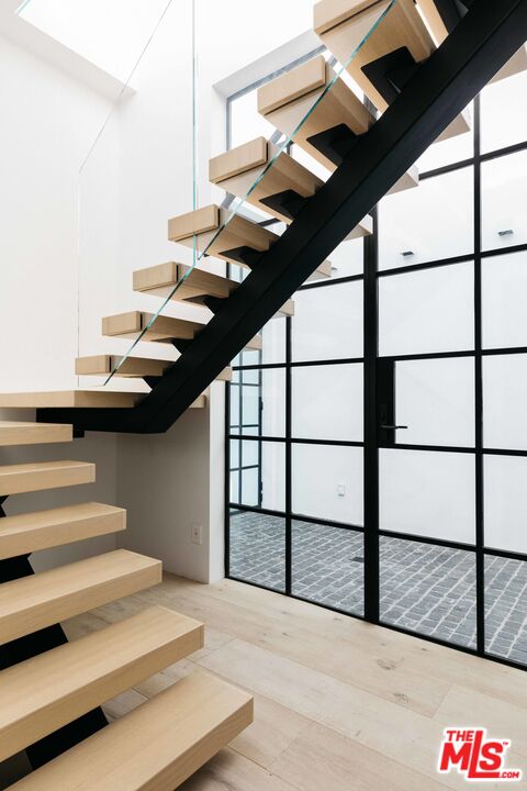 1346 Abbot Kinney Boulevard Venice, CA 90291 - Photo 7 of 18 a view of entryway