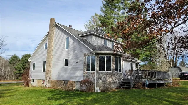 a view of house with a yard