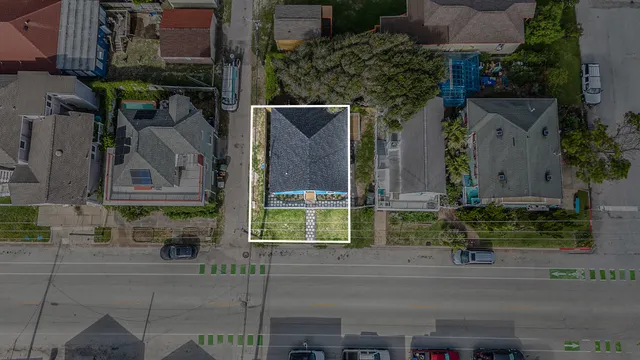 $2,250 | 1809 19th Street, Galveston, TX 77550