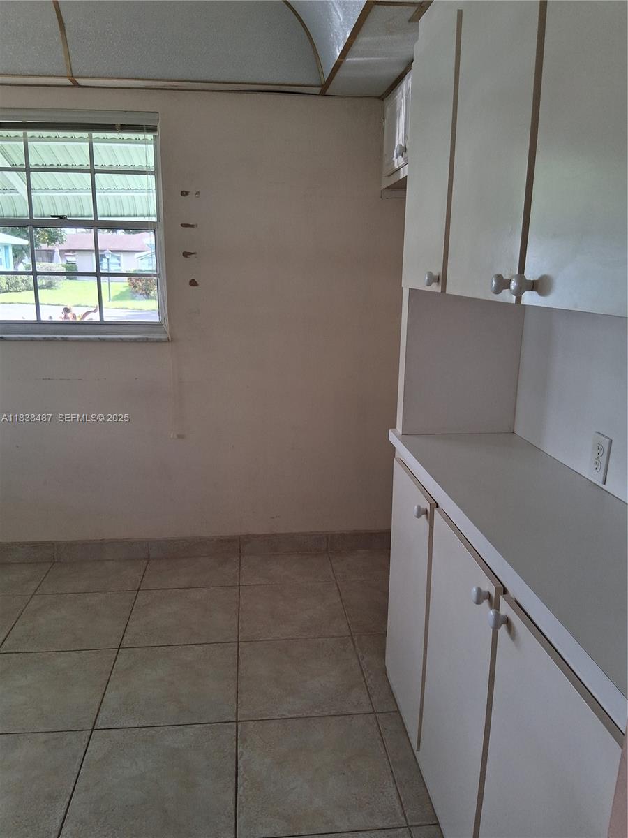 635 Hummingbird Lane Delray Beach, FL 33445 - Photo 7 of 21 a view of a kitchen
