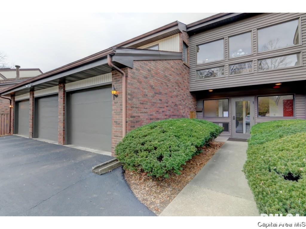 2012 Jeanette Lane, Unit D Springfield, IL 62702 - Photo 1 of 21
