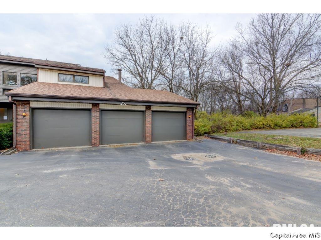 2012 Jeanette Lane, Unit D Springfield, IL 62702 - Photo 2 of 21