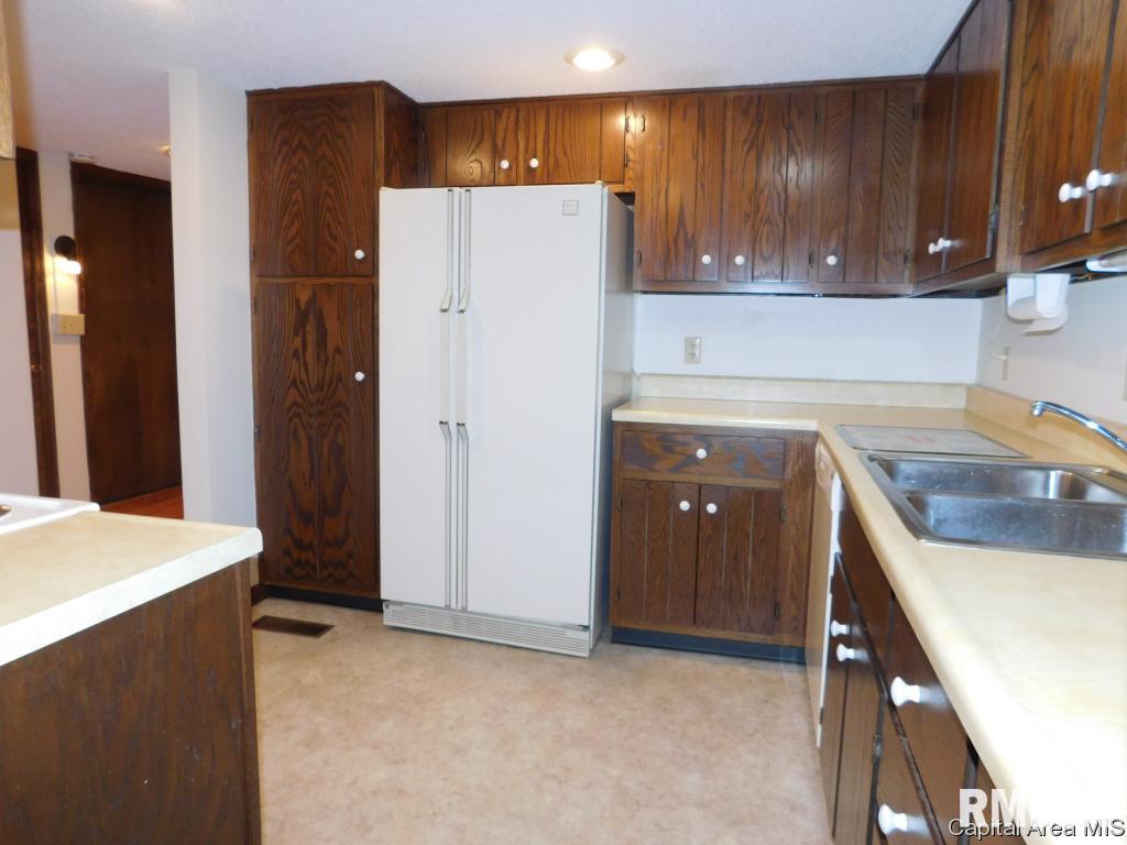 2012 Jeanette Lane, Unit D Springfield, IL 62702 - Photo 5 of 21